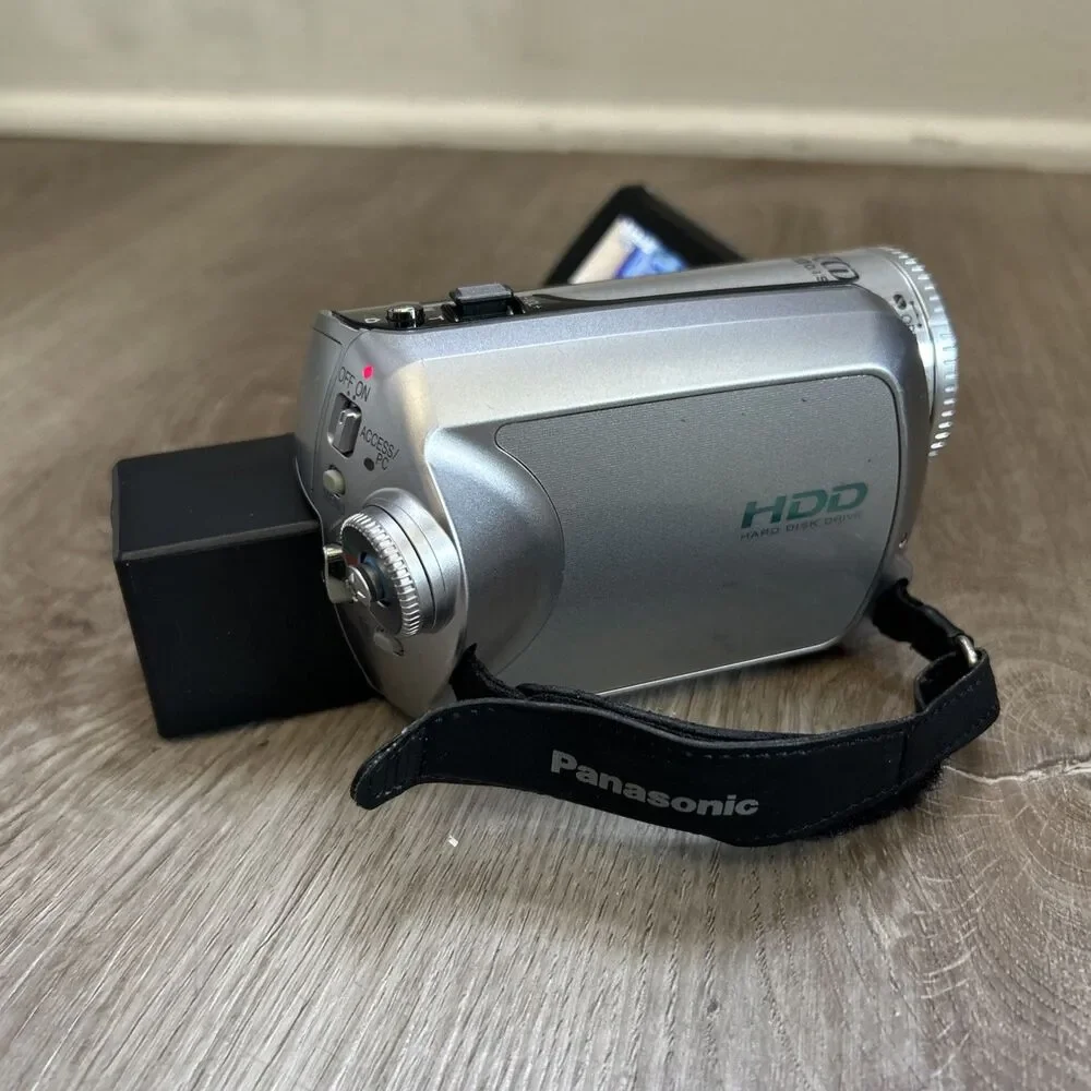 Panasonic Digital Camcorder Video Camera SDR-H200 Silver Battery Remote Tested